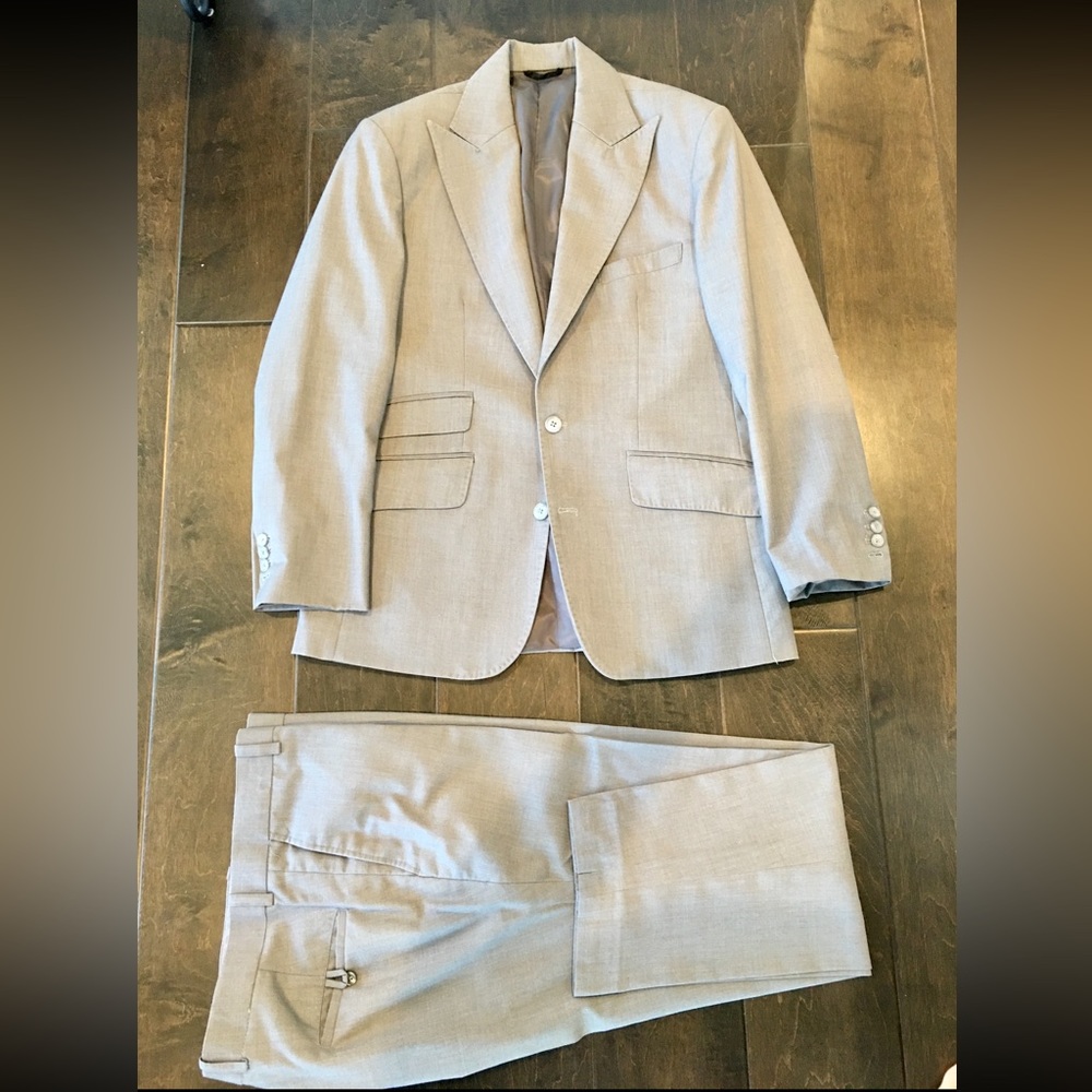Designer PEAK LAPEL Grey Suit (42)